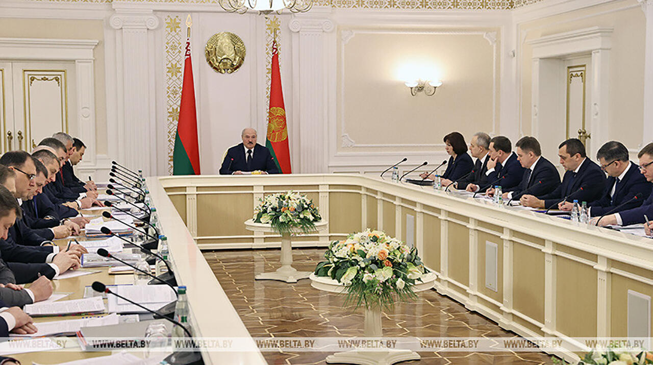 Во время совещания