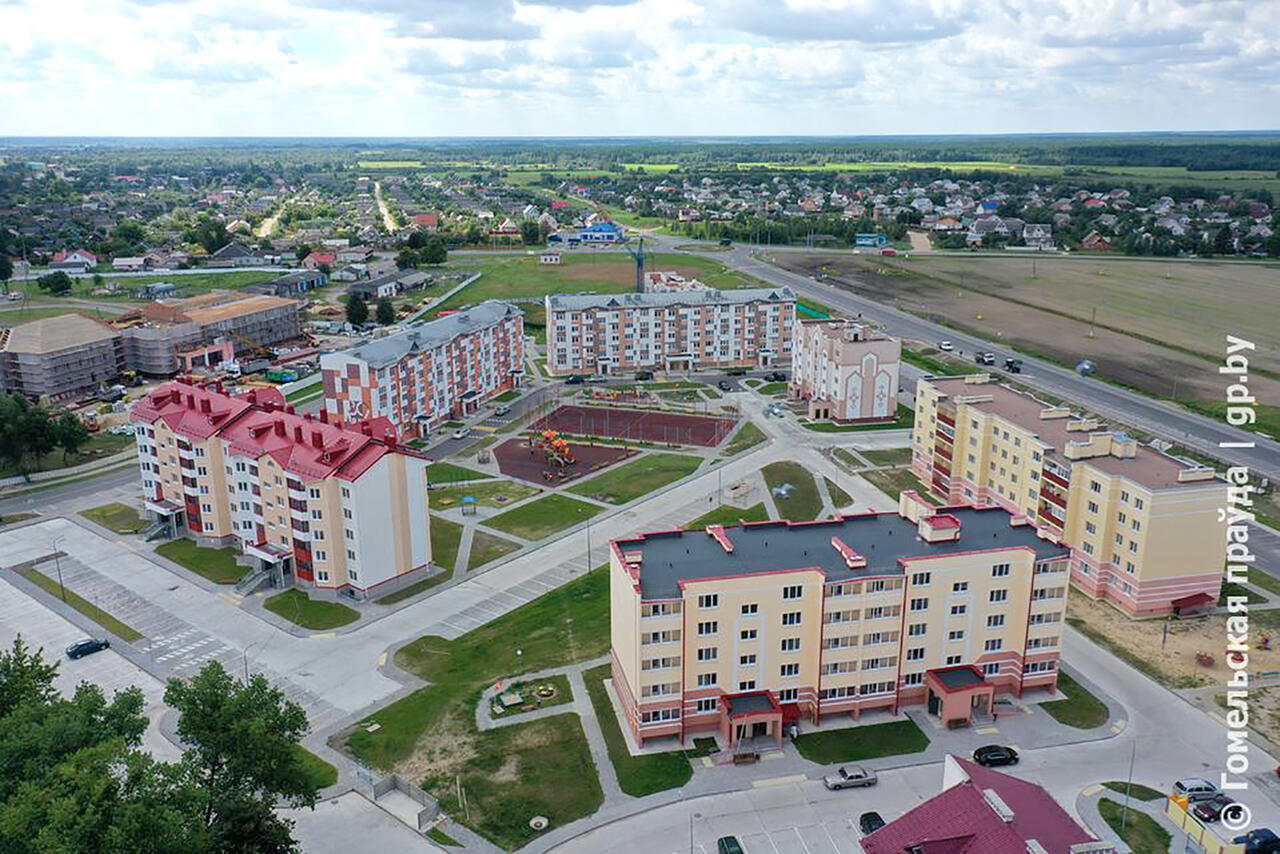 Построенный в сжатые сроки новый микрорайон в Петрикове