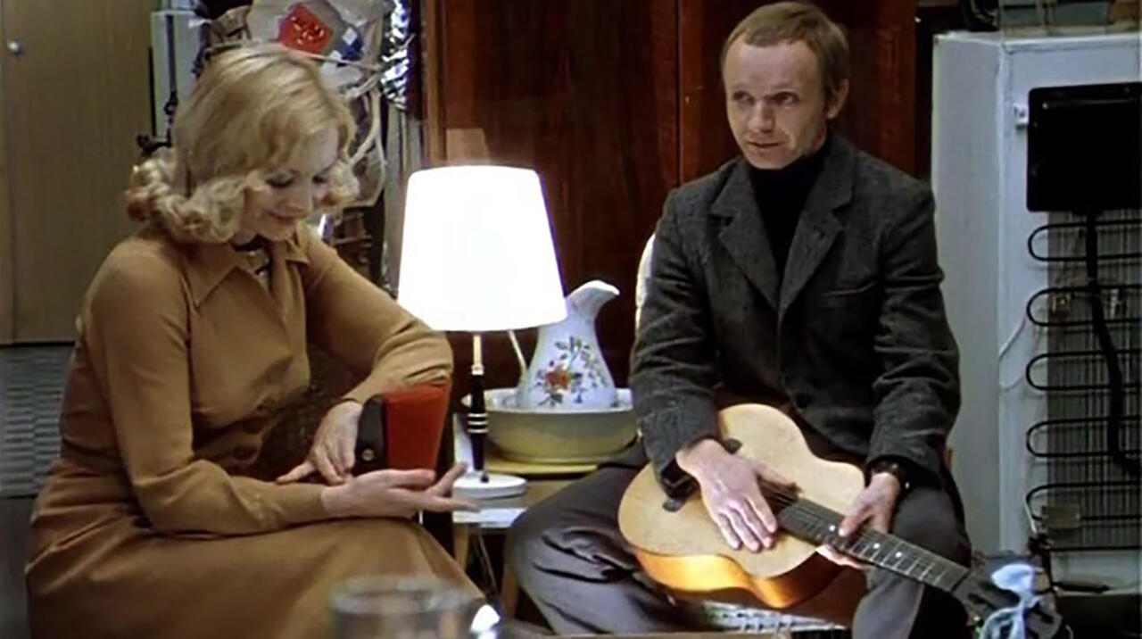 Кадр из фильма "Ирония судьбы, или С легким паром!" (1975 год)