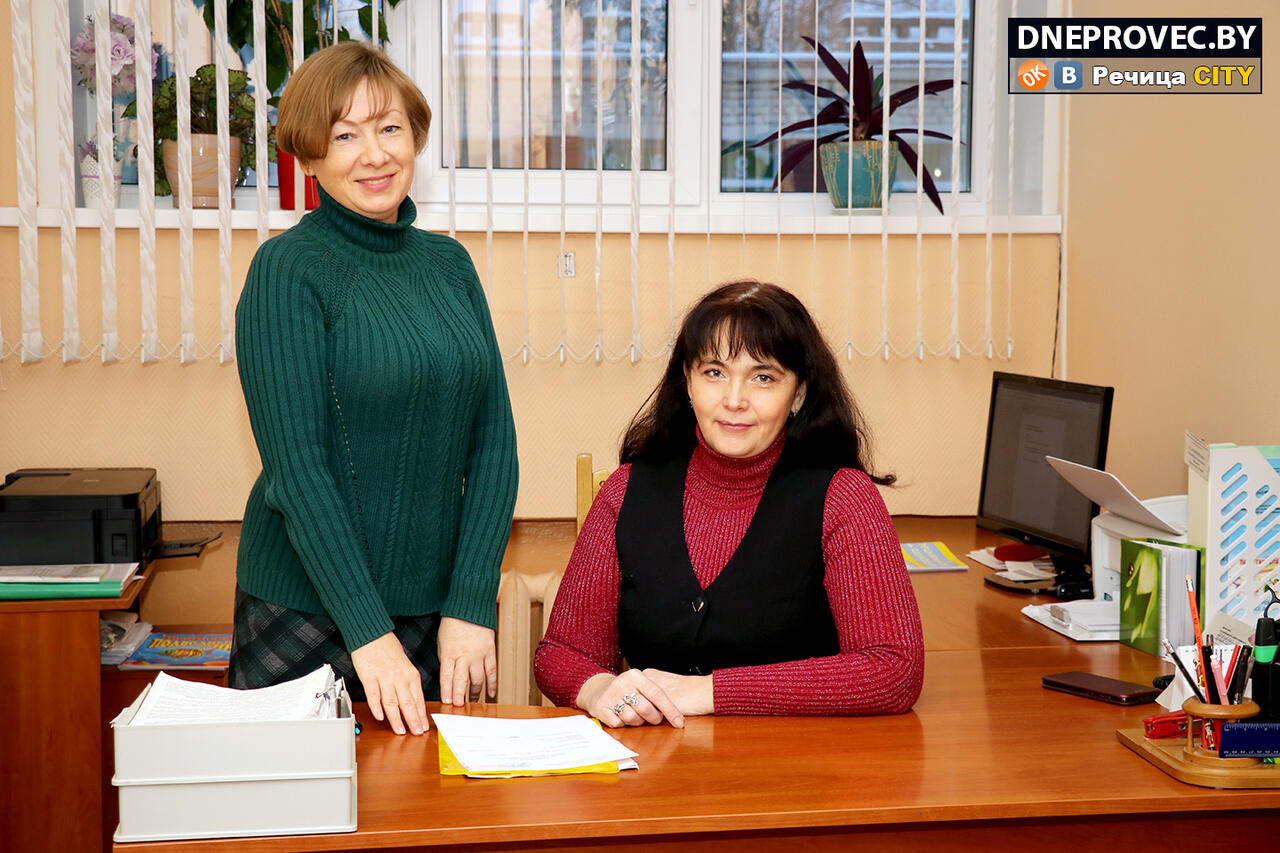 Людмила Старовойтова, директор центра (справа), и заместитель директора по основной работе Инна Столярчук – настоящие энтузиасты