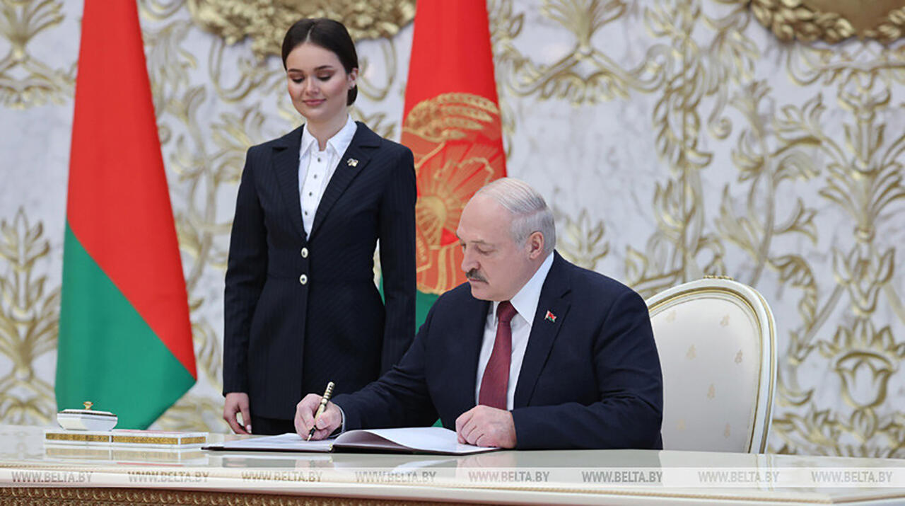 Александр Лукашенко на торжественной церемонии подписания Решения республиканского референдума, 4 марта 2022 года