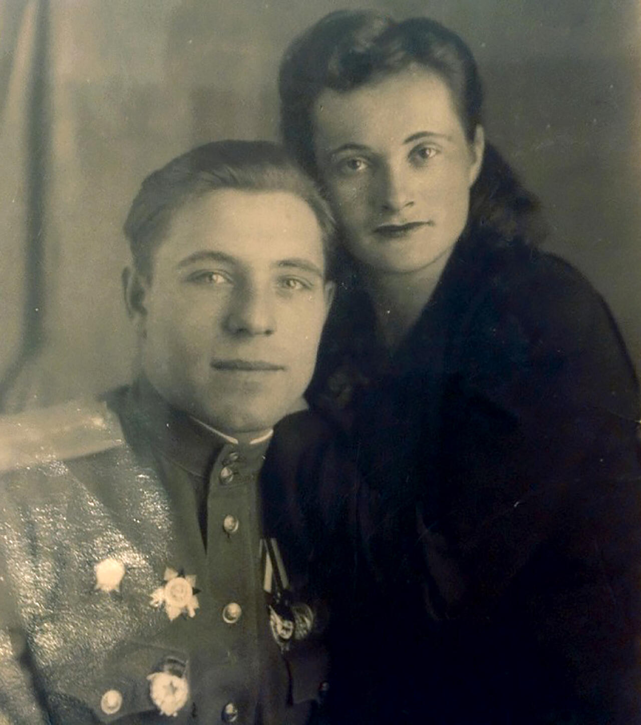 Алексей Моисеевич и Тамара Алексеевна Сенкевич. 1946 год