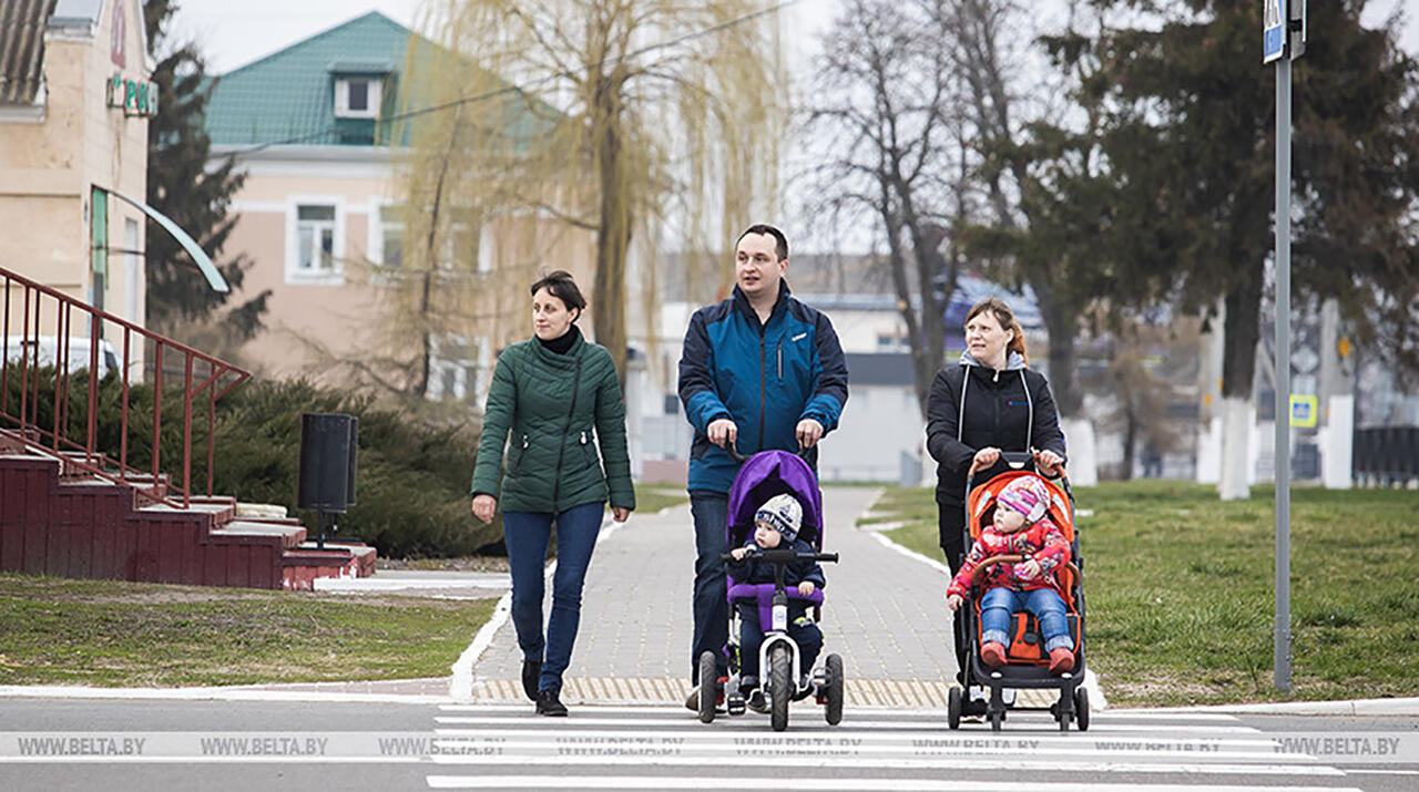 На улицах Брагина - городского поселка Гомельской области, пострадавший от аварии на ЧАЭС. Фото из архива