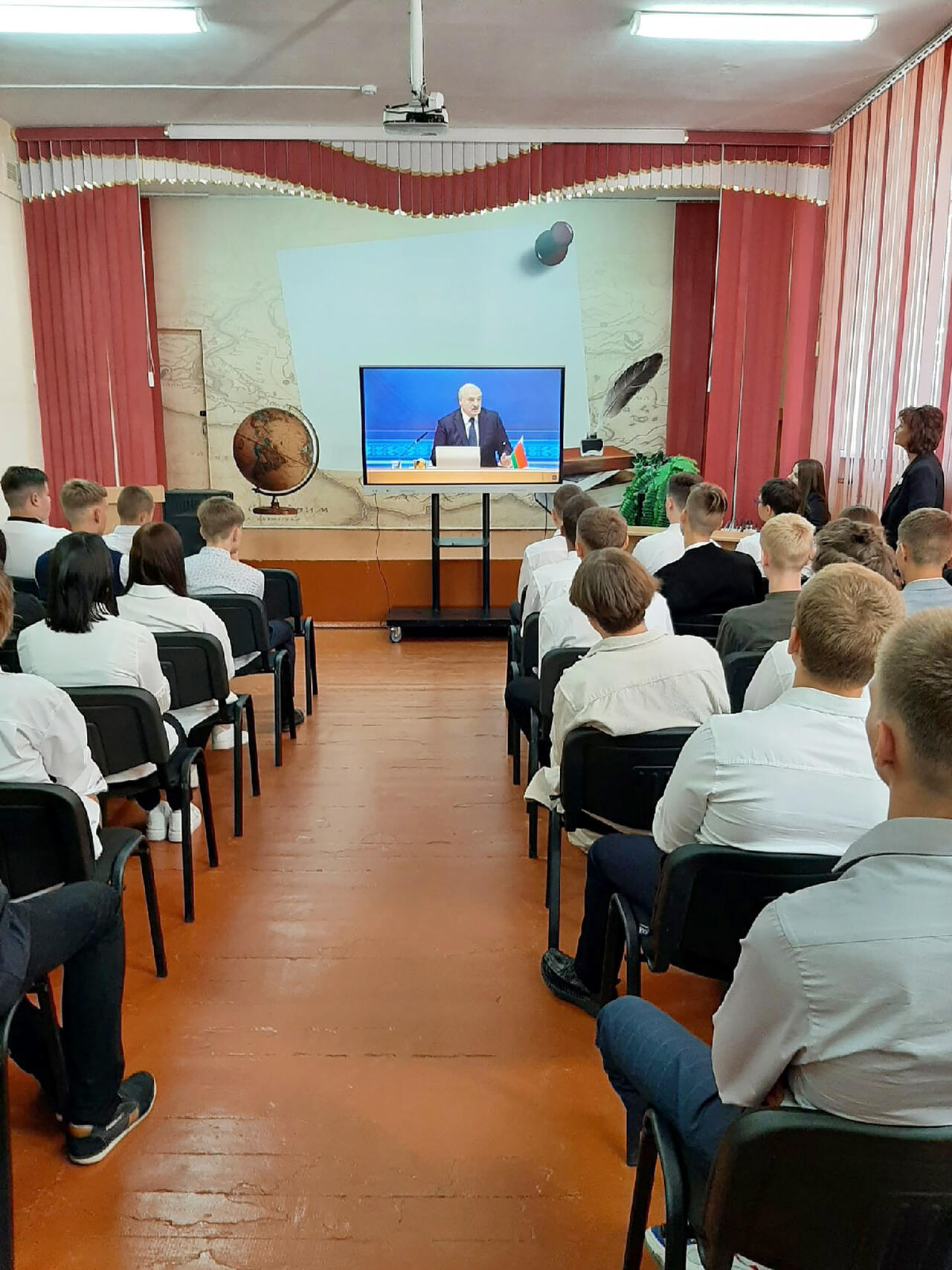 Просмотр трансляции в средней школе № 2 г. Речицы