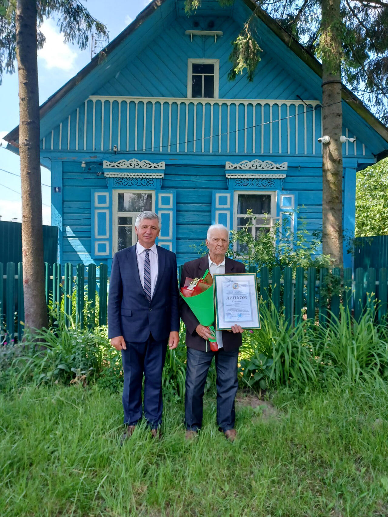 Председатель Ровенскослободского сельсовета Александр Ковалевич и Андрей Сивуха
