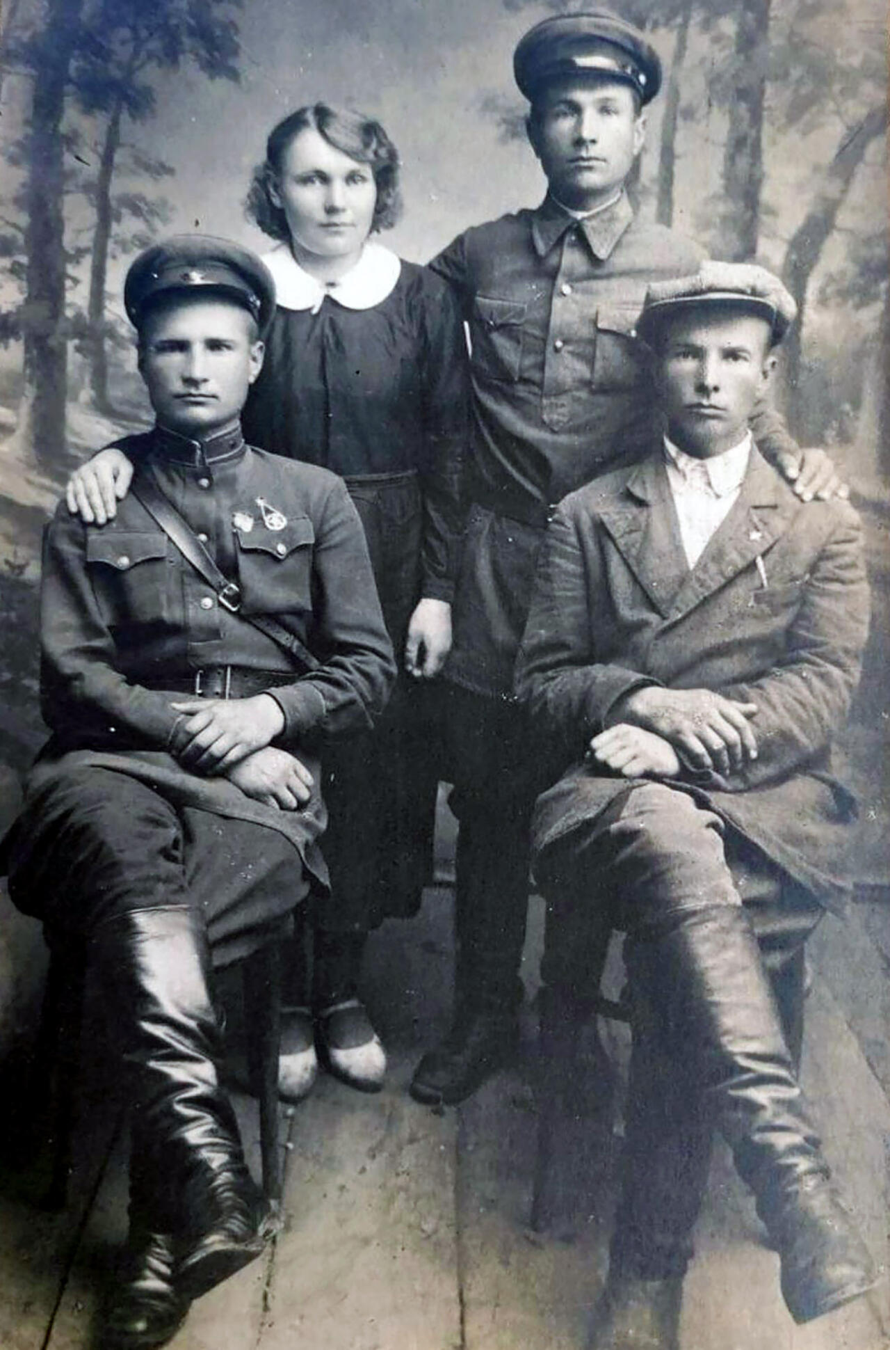 Т. А. Плевков с товарищами (сидит справа)