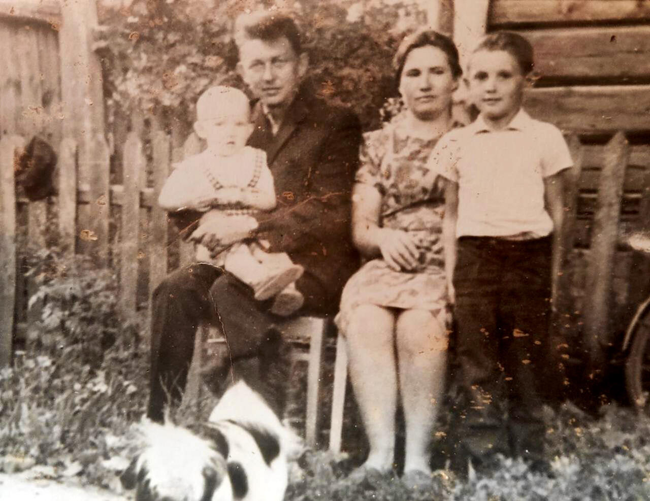 Мария Ивановна с мужем и детьми